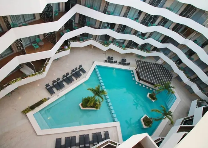 Stylish 1br Downtown Pool , Gallery, Wifi,spa