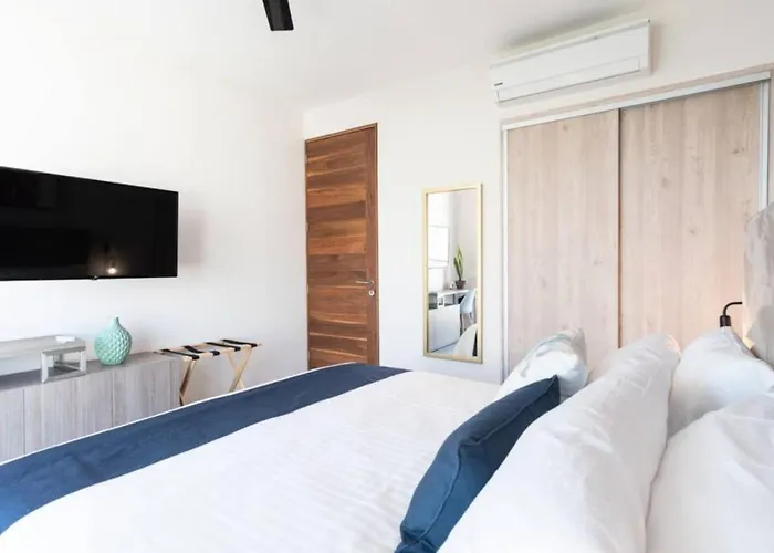 Stylish 1br Downtown Pool , Gallery, Wifi,spa