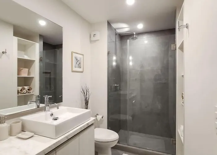 Apartment Stylish 1br Downtown Pool , Gallery, Wifi,spa