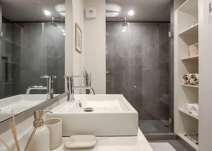 Stylish 1br Downtown Pool , Gallery, Wifi,spa Apartment *