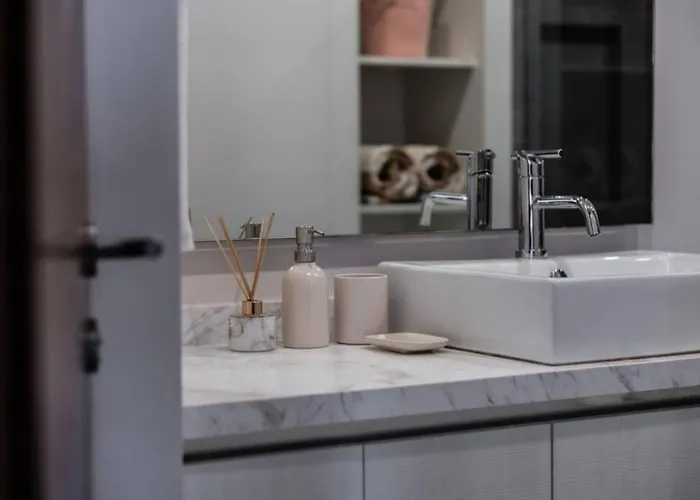 Apartment Stylish 1br Downtown Pool , Gallery, Wifi,spa