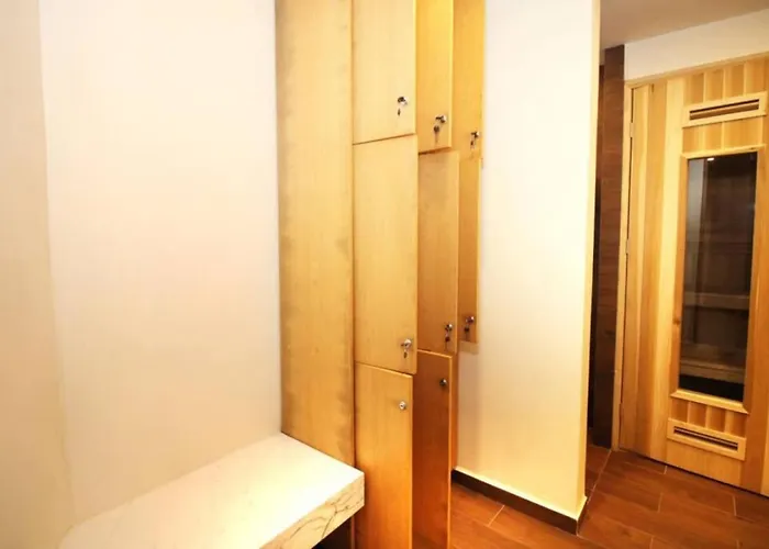 Stylish 1br Downtown Pool , Gallery, Wifi,spa Apartment