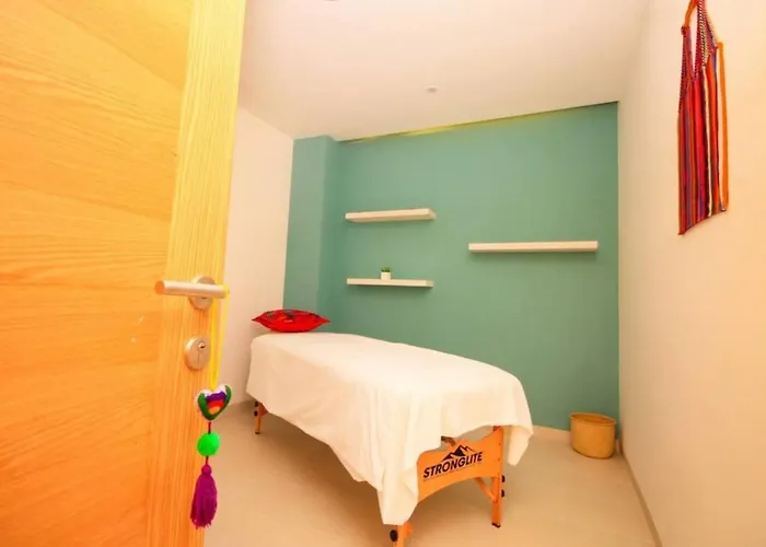 Stylish 1br Downtown Pool , Gallery, Wifi,spa Apartment